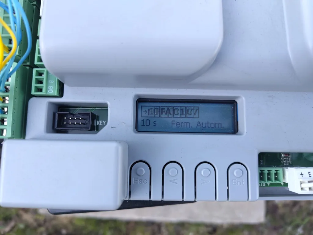 Réglage de la fermeture automatique sur l'écran d'une armoire de motorisation